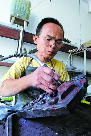 鸡血玉走红：3年涨10倍