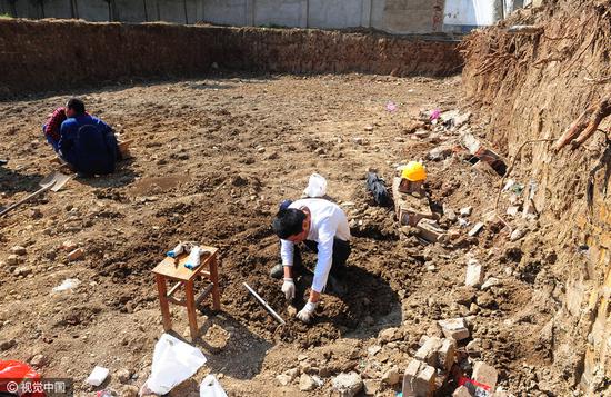 安徽一建筑工地发现清代古墓 发掘文物200多件