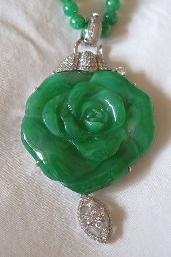 邱玉兰设计的珠宝作品翡翠玫瑰花