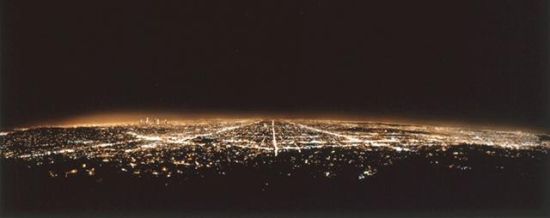 Los Angeles(洛杉矶)，摄影：Andreas Gursky(1998)，290万美元 图片来源：中国青年网