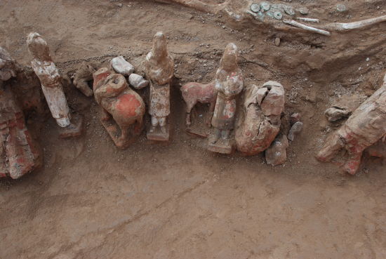 西安西郊出土唐代宫女墓现场