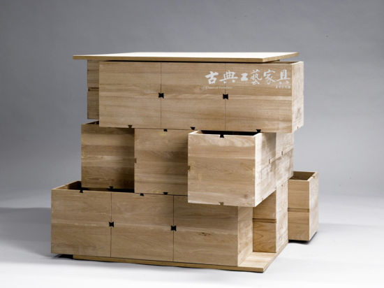 展品“Jenga”，灵感来源于益智积木玩具“叠叠乐”