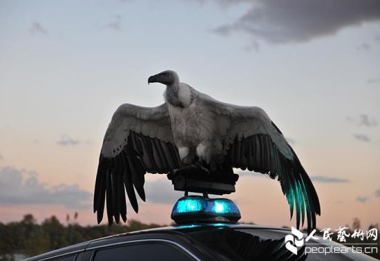 3、艺术天使组织《河床》(River of Fundament)马修?巴尼(Matthew Barney)